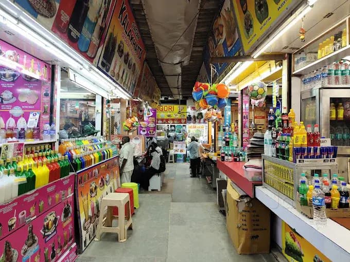 Snacks at Juhu Chowpatty, Mumbai Darshan landmark